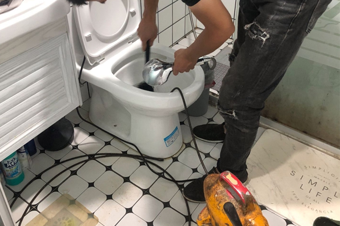 茶陵马桶堵塞自己疏通还是找师傅?专业上门服务让你省时更省心